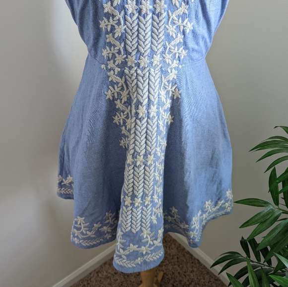 Chelsea & Violet Embroidered Halter Backless Mini Dress Blue Cream Medium - Picture 3 of 10